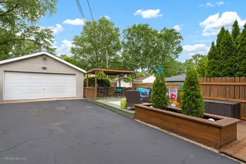 Exterior - 17918 Ridgewood Ave, Lansing, IL 60438 photo 5 of 5