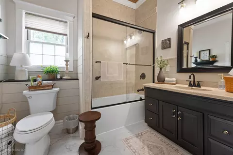 Bath - 17918 Ridgewood Ave, Lansing, IL 60438 photo 1 of 1
