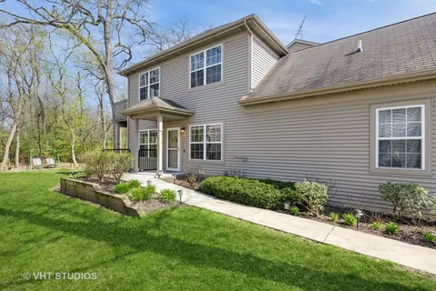 2831 Granite Ct, Crystal Lake, IL 60012