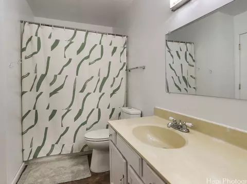 Bath - 5501 Abbey Dr, Mchenry, IL 60050 photo 3 of 3