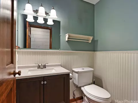 Bath - 5501 Abbey Dr, Mchenry, IL 60050 photo 1 of 3