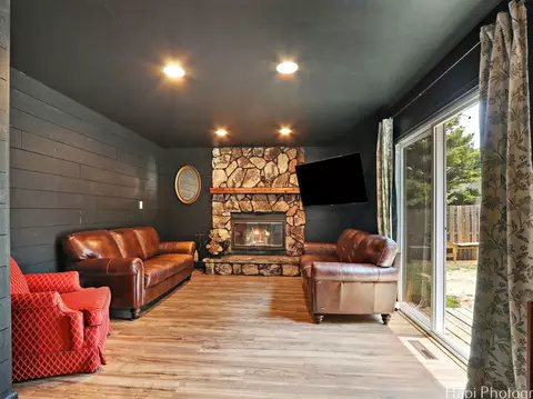 Living - 5501 Abbey Dr, Mchenry, IL 60050 photo 2 of 2