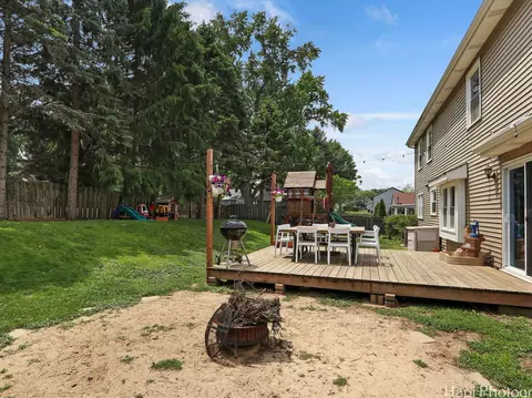 Exterior - 5501 Abbey Dr, Mchenry, IL 60050 photo 3 of 5