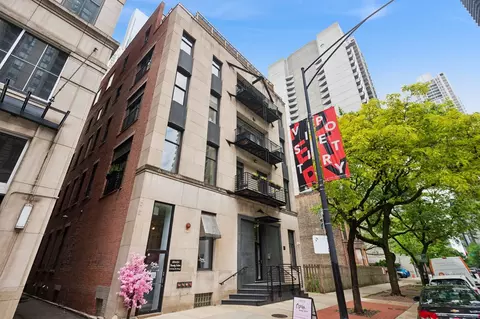 24 W Erie St #3, Chicago, IL 60654