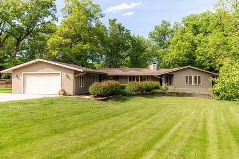 3 Timber Trl, Dekalb, IL 60115