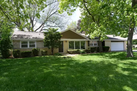 6 N002 Laurel Dr, Medinah, IL 60157