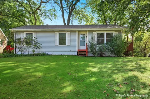 3828 Eastway Dr, Island Lake, IL 60042
