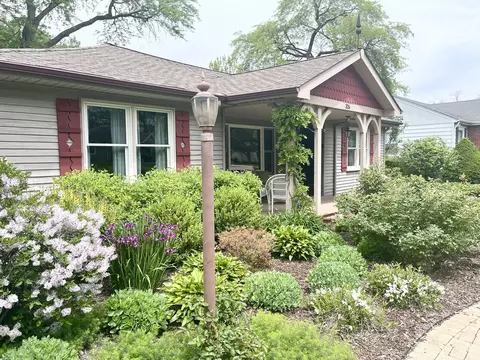326 Catalpa Ave, Roselle, IL 60172