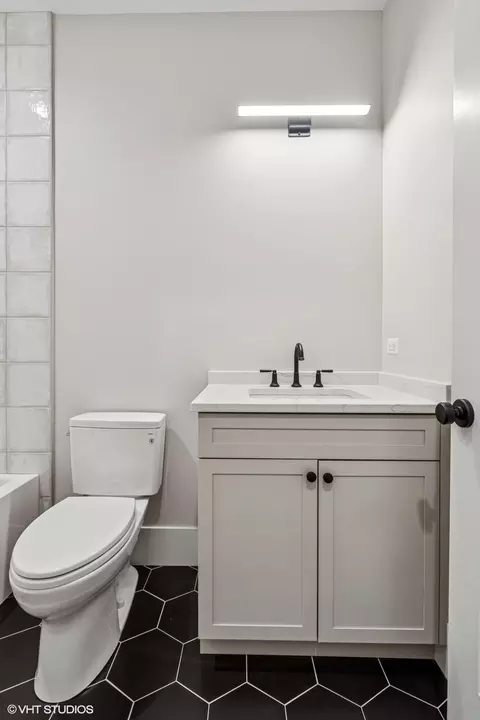 851 W Wolfram St #1, Chicago, IL 60657 photo 30