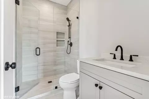 851 W Wolfram St #1, Chicago, IL 60657 photo 32