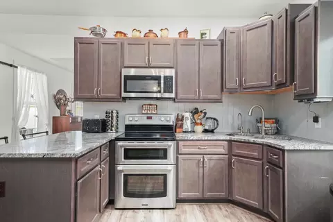 Kitchen - 6010 Peart Rd, Morris, IL 60450 photo 2 of 5