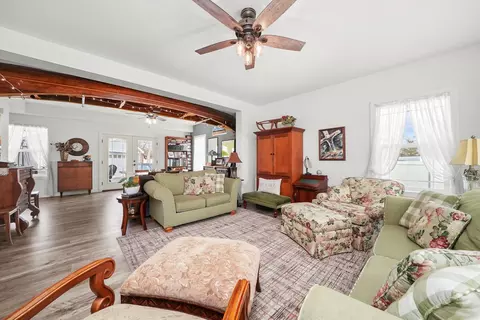 Living - 6010 Peart Rd, Morris, IL 60450 photo 2 of 2