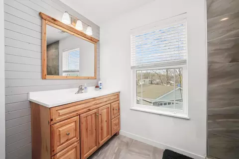 Bath - 6010 Peart Rd, Morris, IL 60450 photo 2 of 4