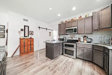 Kitchen - 6010 Peart Rd, Morris, IL 60450 photo 4 of 5