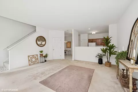 Living - 707 Morris Ct, Lakemoor, IL 60051 photo 3 of 6