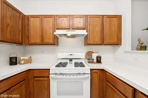 Kitchen - 707 Morris Ct, Lakemoor, IL 60051 photo 2 of 3