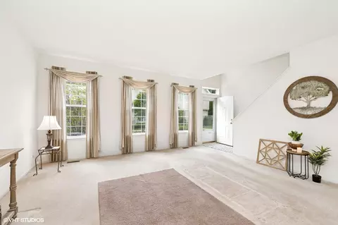 Living - 707 Morris Ct, Lakemoor, IL 60051 photo 4 of 6