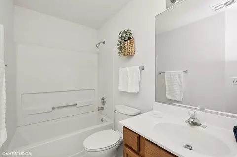 Bath - 707 Morris Ct, Lakemoor, IL 60051 photo 3 of 3