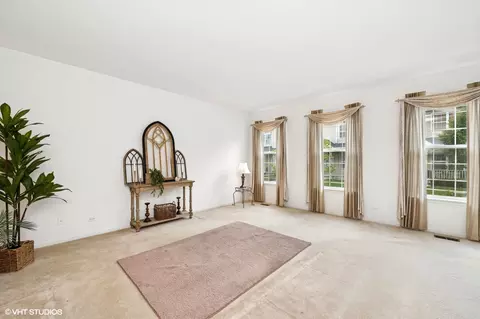 Living - 707 Morris Ct, Lakemoor, IL 60051 photo 2 of 6