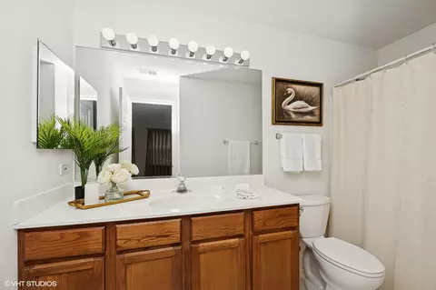 Bath - 707 Morris Ct, Lakemoor, IL 60051 photo 2 of 3