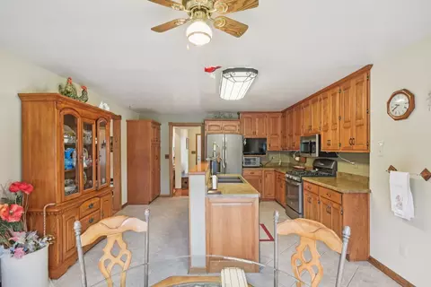 Kitchen - 3560 N Chamlin Dr, Morris, IL 60450 photo 5 of 6