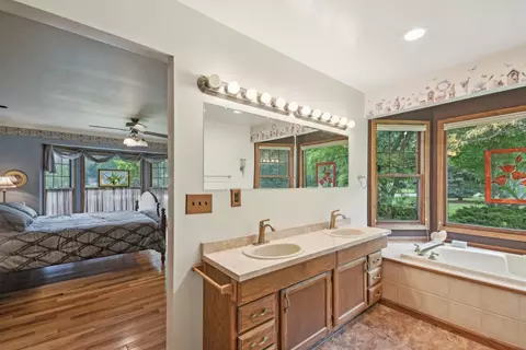 Bath - 3560 N Chamlin Dr, Morris, IL 60450 photo 1 of 5