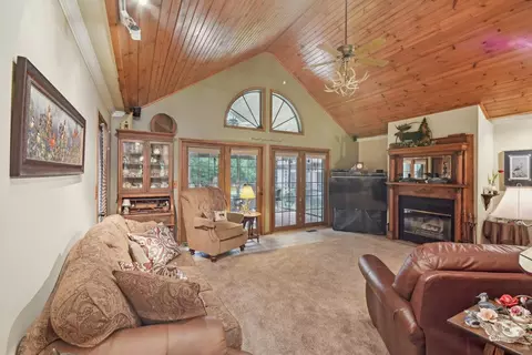 Living - 3560 N Chamlin Dr, Morris, IL 60450 photo 1 of 2