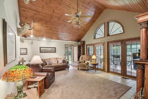 Living - 3560 N Chamlin Dr, Morris, IL 60450 photo 2 of 2