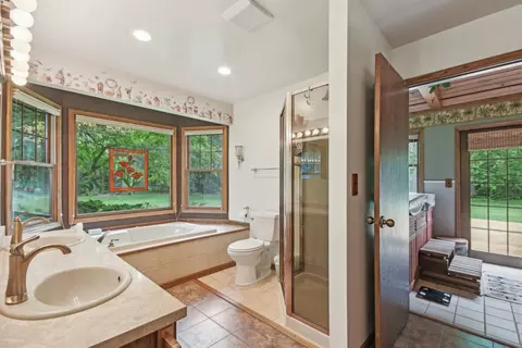 Bath - 3560 N Chamlin Dr, Morris, IL 60450 photo 5 of 5
