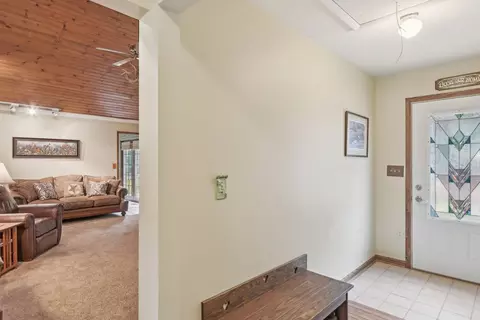 Entry Way - 3560 N Chamlin Dr, Morris, IL 60450 photo 2 of 3