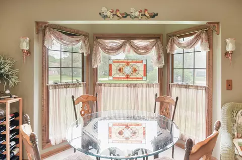 Dining - 3560 N Chamlin Dr, Morris, IL 60450 photo 3 of 3