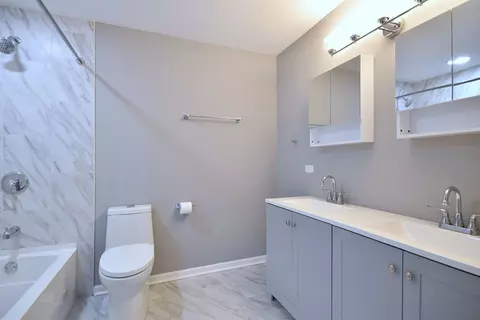 Bath - 179 Old Forge Rd, Elgin, IL 60123 photo 3 of 3