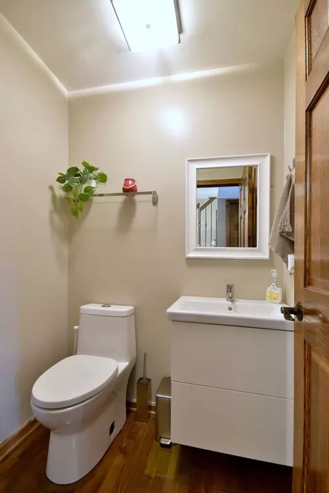 Bath - 179 Old Forge Rd, Elgin, IL 60123 photo 1 of 3