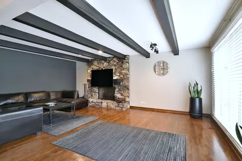 Living - 179 Old Forge Rd, Elgin, IL 60123 photo 3 of 3