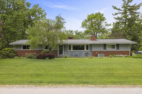 22 W300 Arbor Ln, Glen Ellyn, IL 60137
