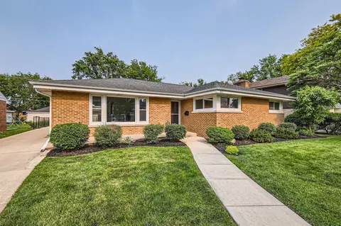 807 S Saylor Ave, Elmhurst, IL 60126
