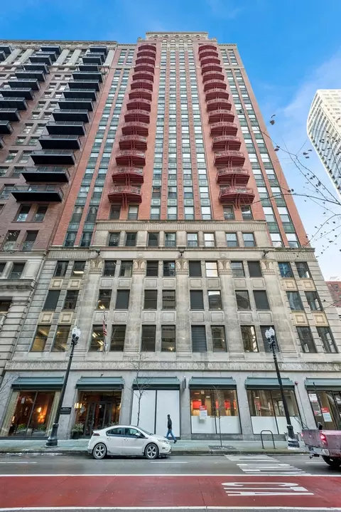 208 W Washington St #711, Chicago, IL 60606