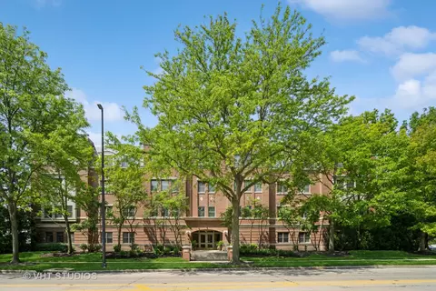 1688 Green Bay Rd #303, Highland Park, IL 60035
