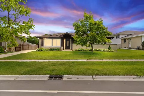 703 Berkshire Ln, Schaumburg, IL 60193