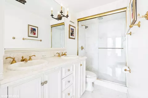 Bath - 111 E Chestnut St #39C, Chicago, IL 60611 photo 1 of 4