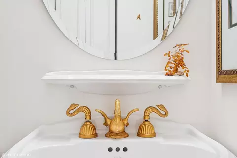 Bath - 111 E Chestnut St #39C, Chicago, IL 60611 photo 4 of 4