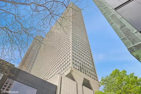 111 E Chestnut St #39C, Chicago, IL 60611