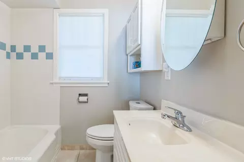 Bath - Undisclosed, Glenview, IL 60025 photo 2 of 2
