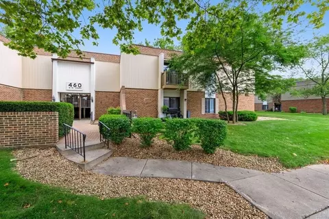 460 74th St #102, Downers Grove, IL 60516