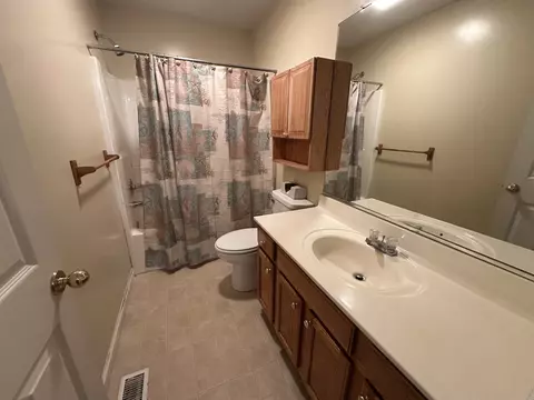 Bath - 1316 Ogelthorpe Ave, Normal, IL 61761 photo 1 of 2