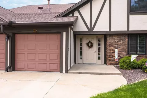 Exterior - 52 Brandywine Ct, Bloomington, IL 61704 photo 2 of 8