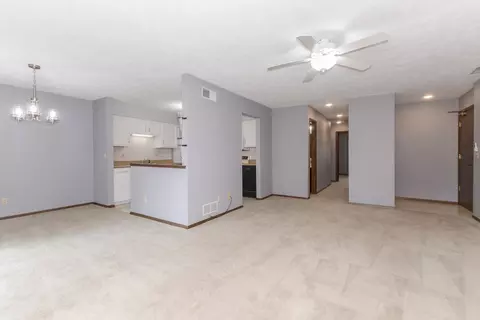 Living - 52 Brandywine Ct, Bloomington, IL 61704 photo 2 of 3