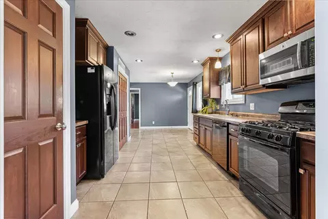 Entry Way - 103 Highview St, Gridley, IL 61744 photo 3 of 5