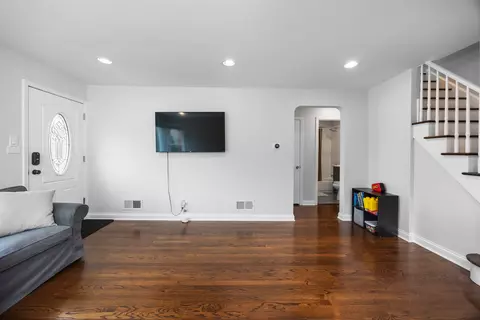 Entry Way - 6309 W Devon Ave, Chicago, IL 60646 photo 1 of 2