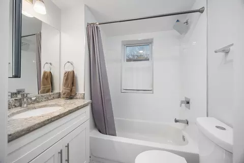 Bath - 6309 W Devon Ave, Chicago, IL 60646 photo 1 of 3